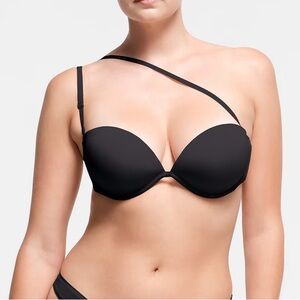 NWT Skims Multi-Way Bra